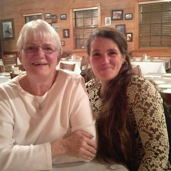 Meet your Posher, Karen - Picture 3 of 7